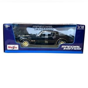 1/18 Maisto Pontiac Firebird Trans Am Black with Gold Trim NEW in Package